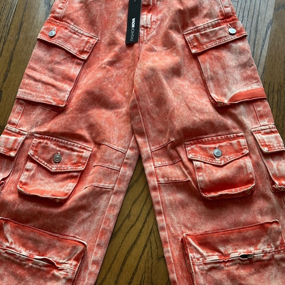 NWT FASHION NOVA Pink Acid Wash High Rise Cargo Jeans Sz 0P - Picture 3 of 4